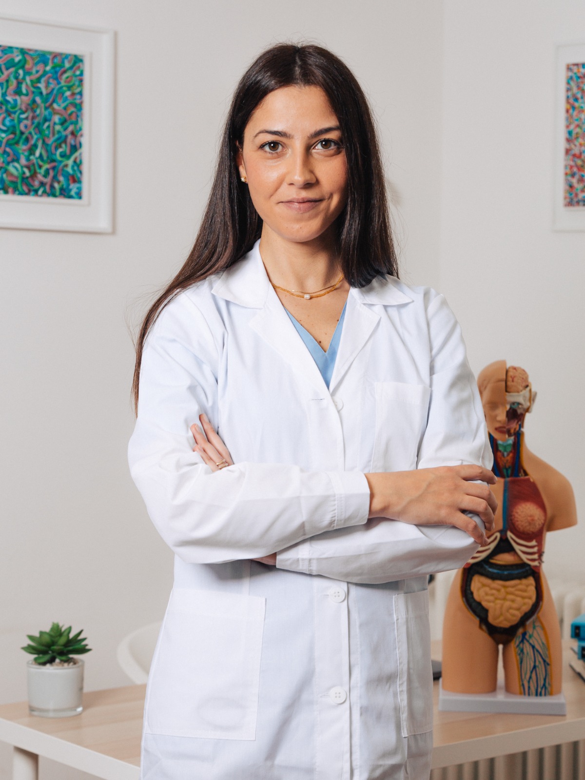 Irene Di Liddo, osteopata pediatrica e perinatale, nel suo studio di osteopatia a Bisceglie